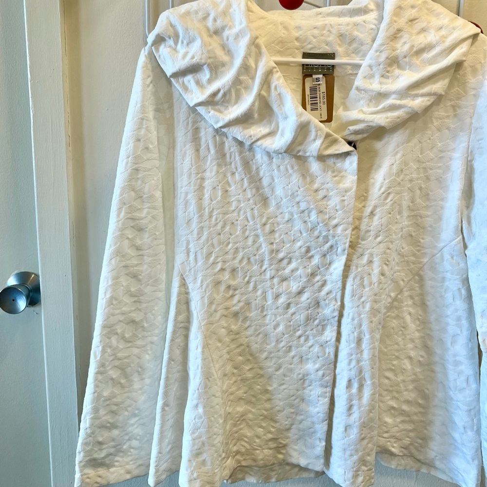NICHE x Nilgun Derman 🤍 Asymmetrical Diamond Textured Jacket - Picture 3 of 4